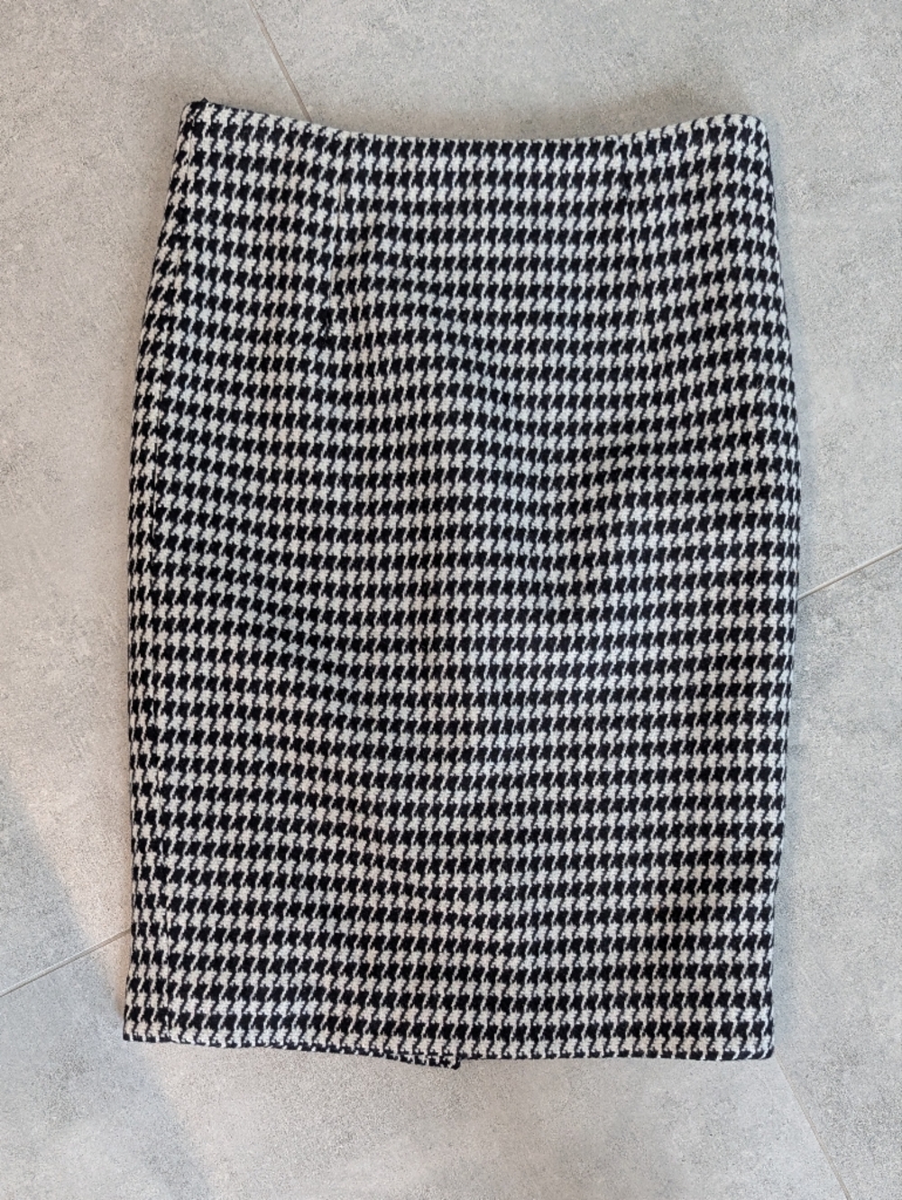 Hugo Boss Houndstooth‎ Skirt Size 4 Wool Cashmere Blend Tail Hem Lined